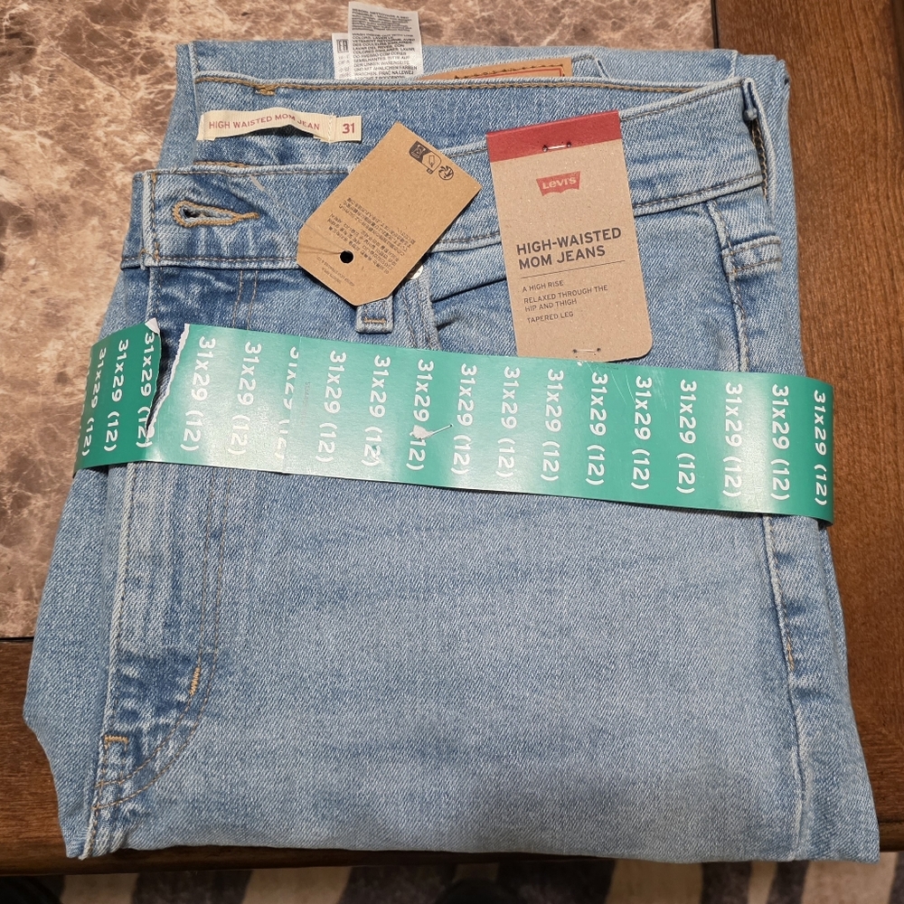 Levi's High-Waisted Mom Jeans - Light Wash Blue